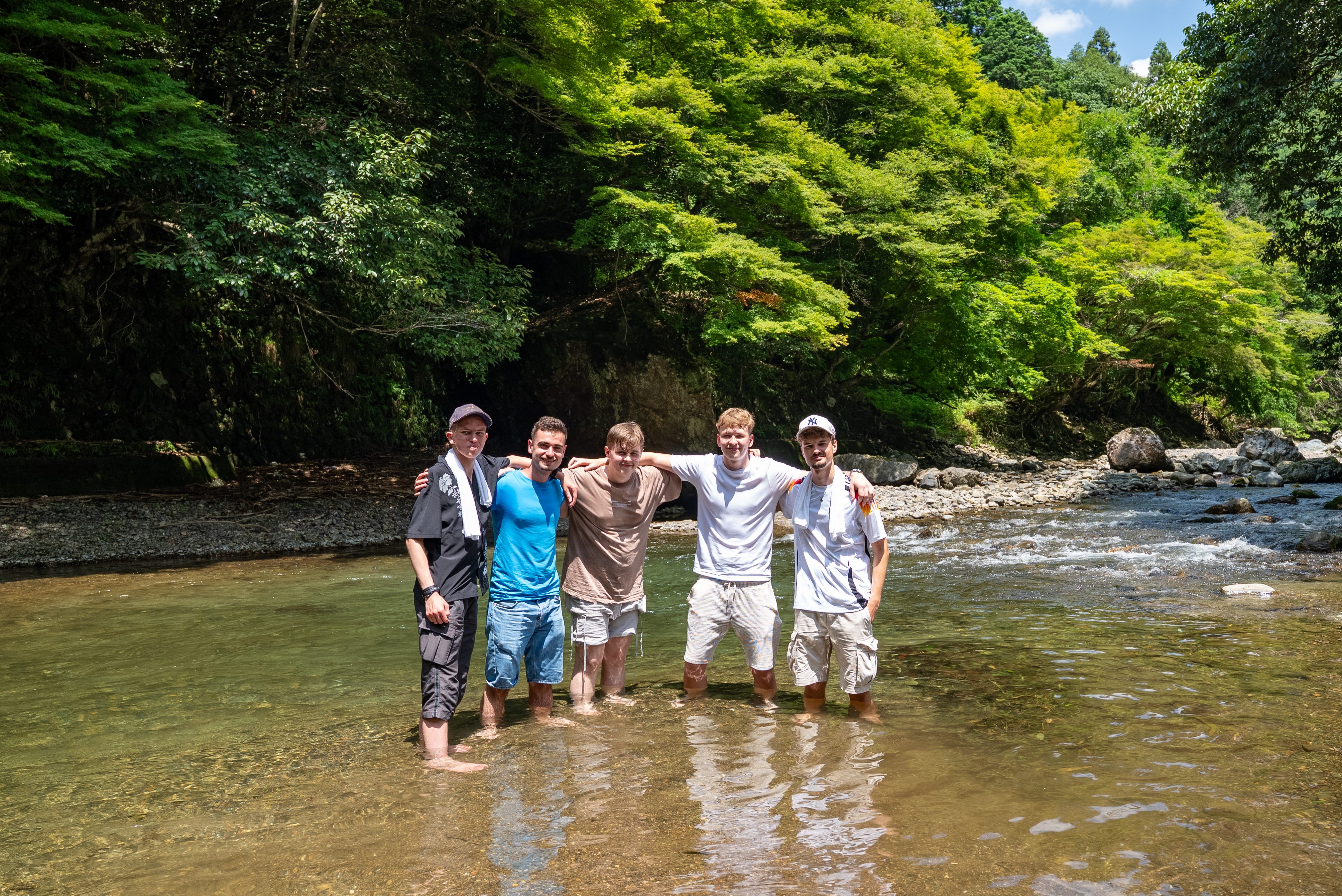 Gruppenfoto im Fluss