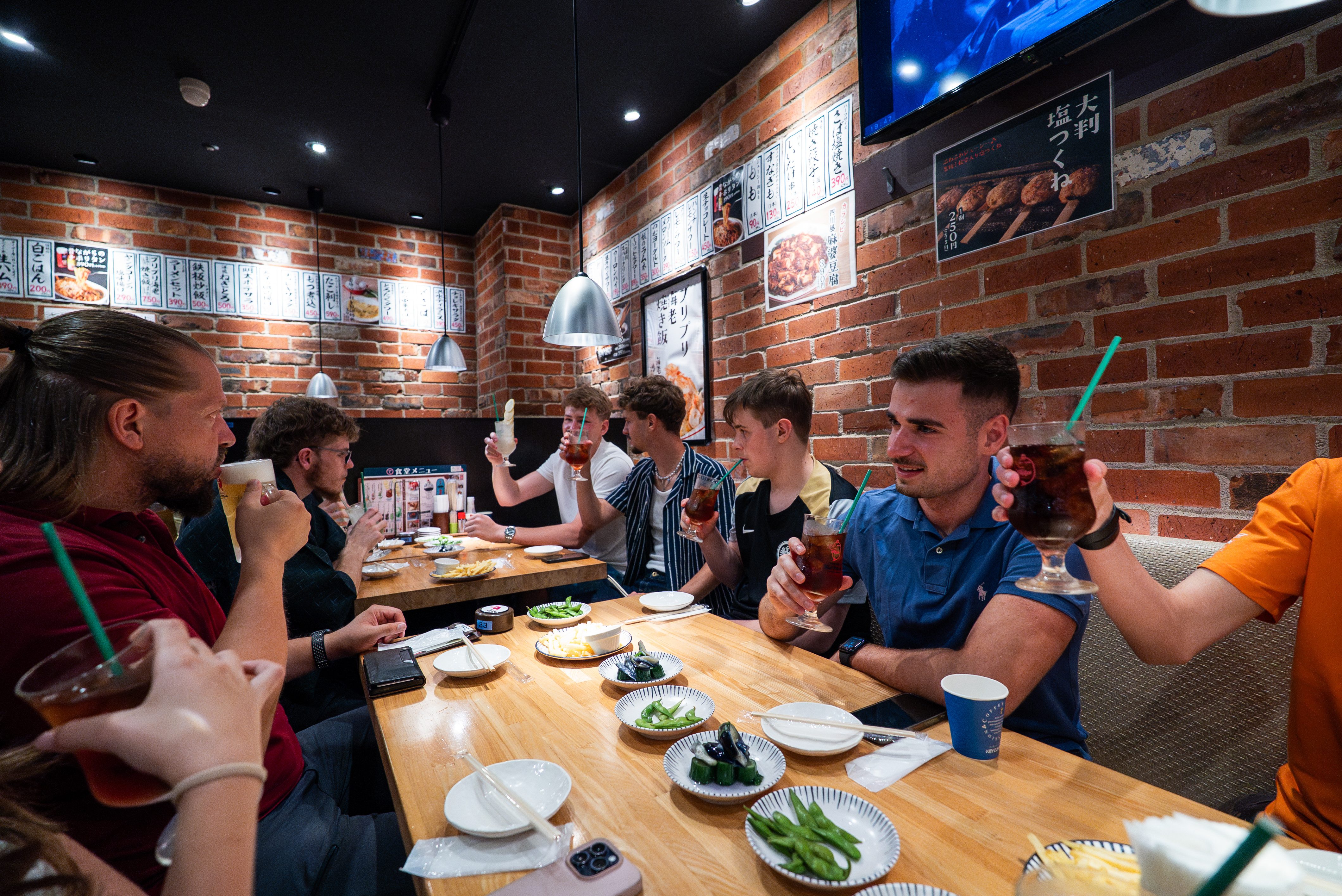 Gruppenfoto beim Essen