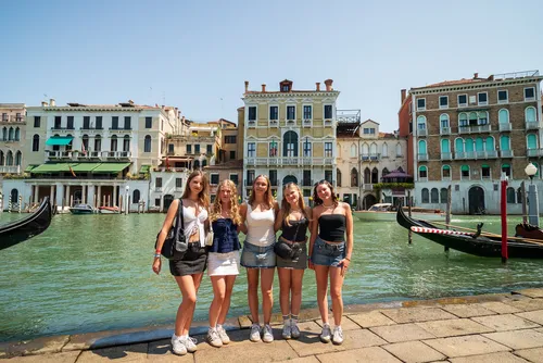 Gruppenfoto im Hafen von Venedig
