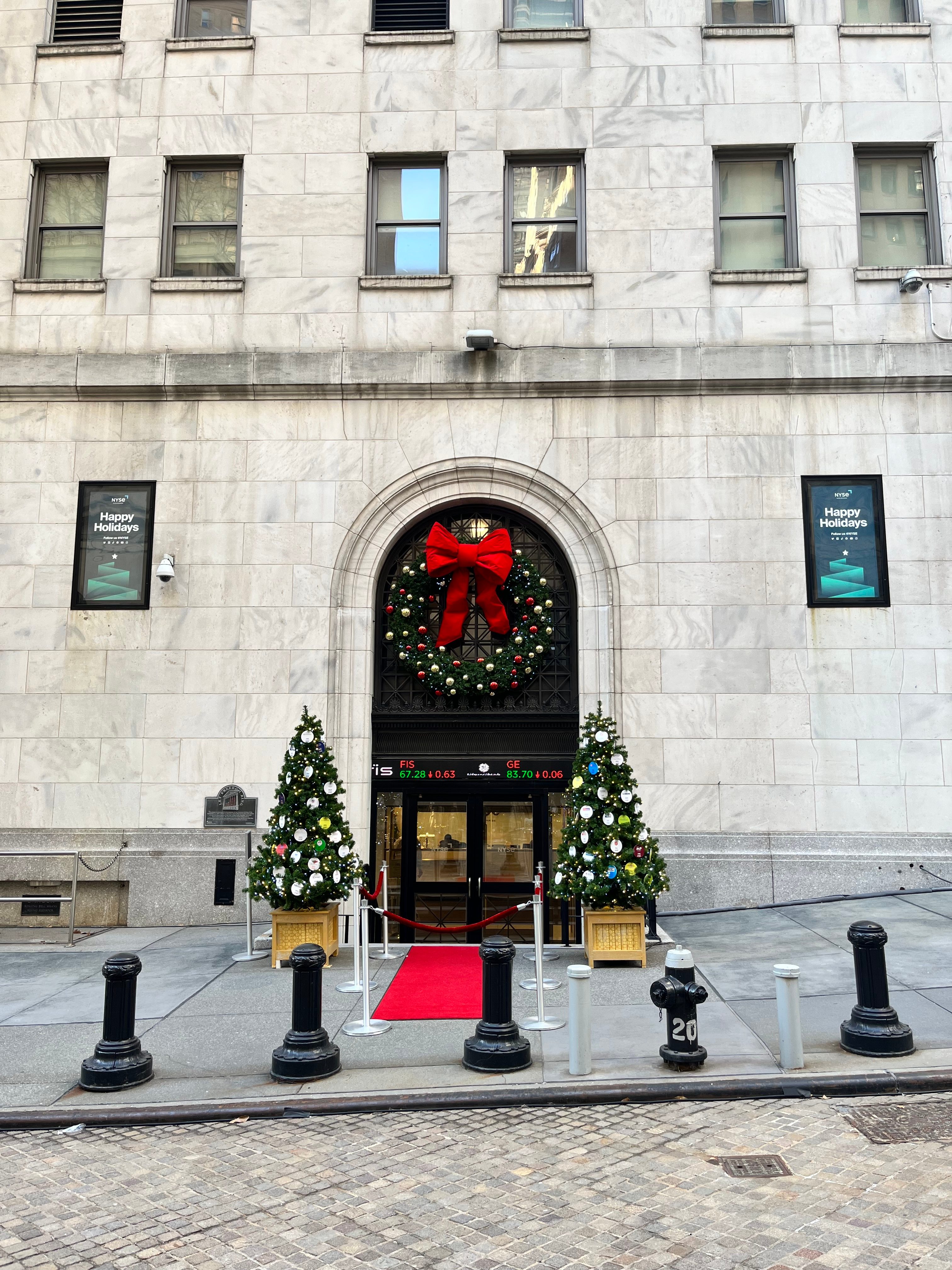 Weihnachtlich geschmückter Eingang