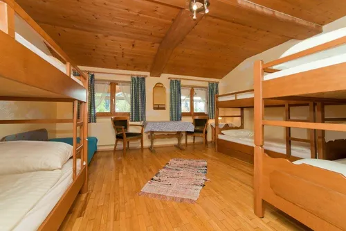 Mehrbettzimmer im Lacknerhof in St. Johann in Tirol