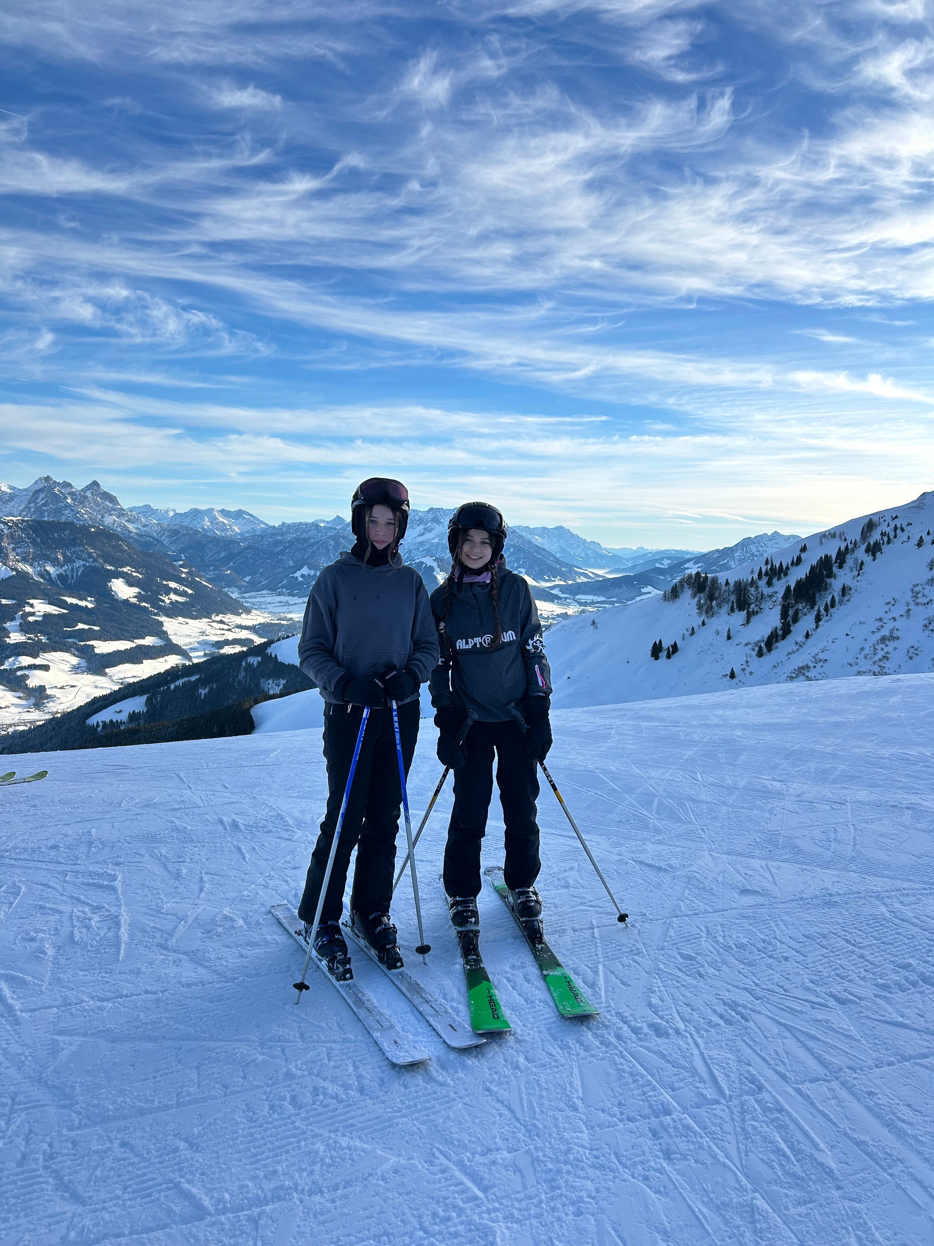 ruf Gäste auf der Piste in St. Johann in Tirol