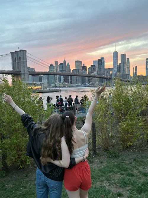 Gäste vor der Skyline