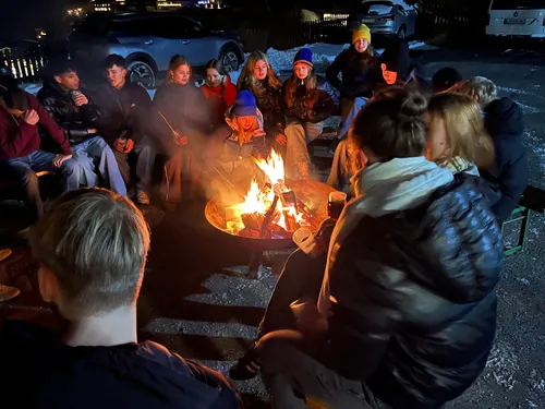 Lagerfeuerabend im Jugendgästehaus Sonnegg in Vorderglemm