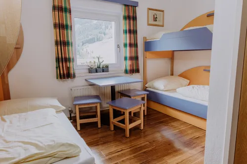 Mehrbettzimmer im Jugendgästehaus Sonnegg in Saalbach
