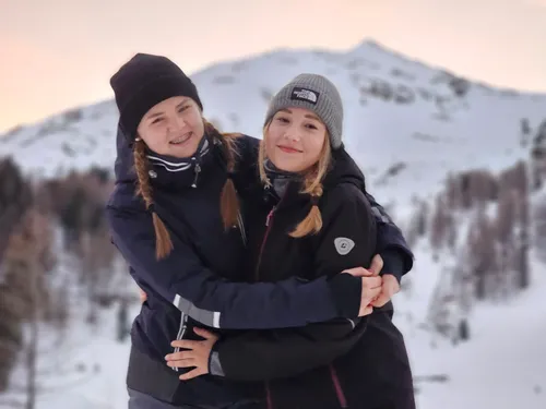 ruf Gäste vor Bergpanorama