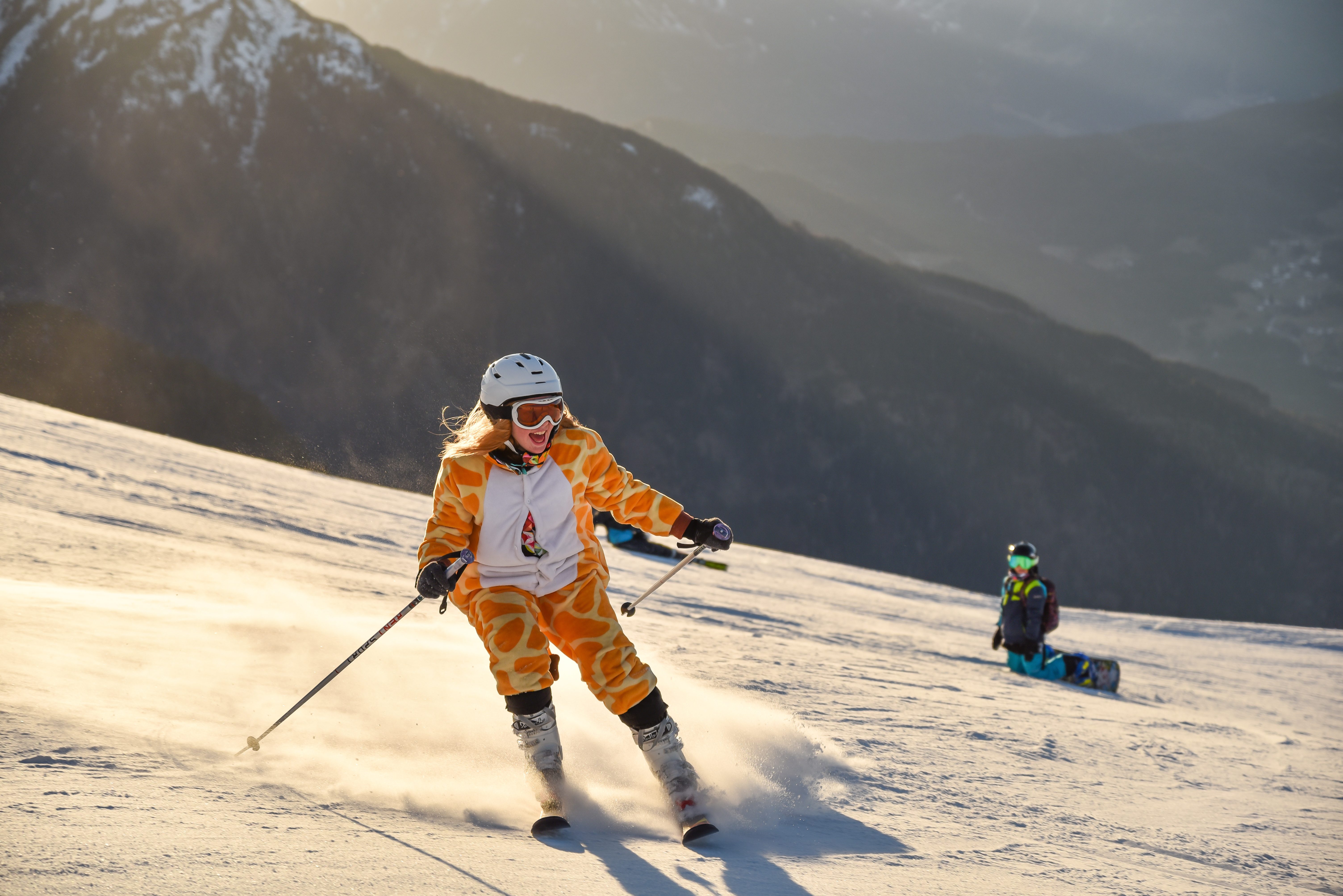 Gast auf der Piste beim Ski fahren