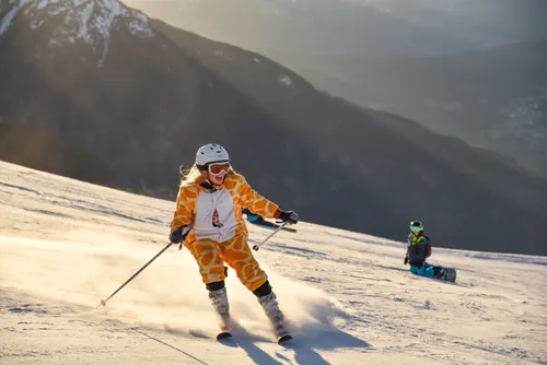 Gast auf der Piste beim Ski fahren
