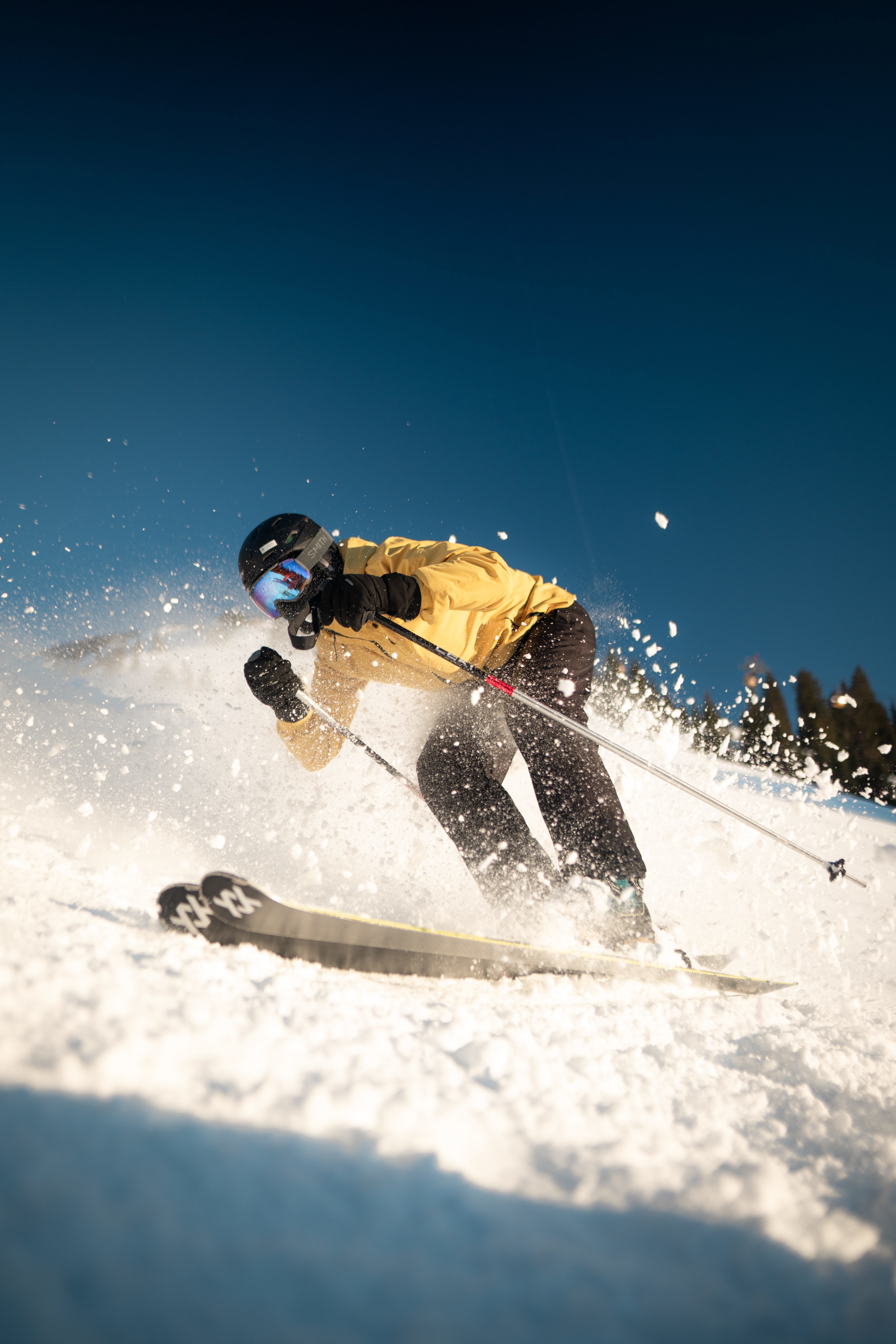 Person beim Skifahren