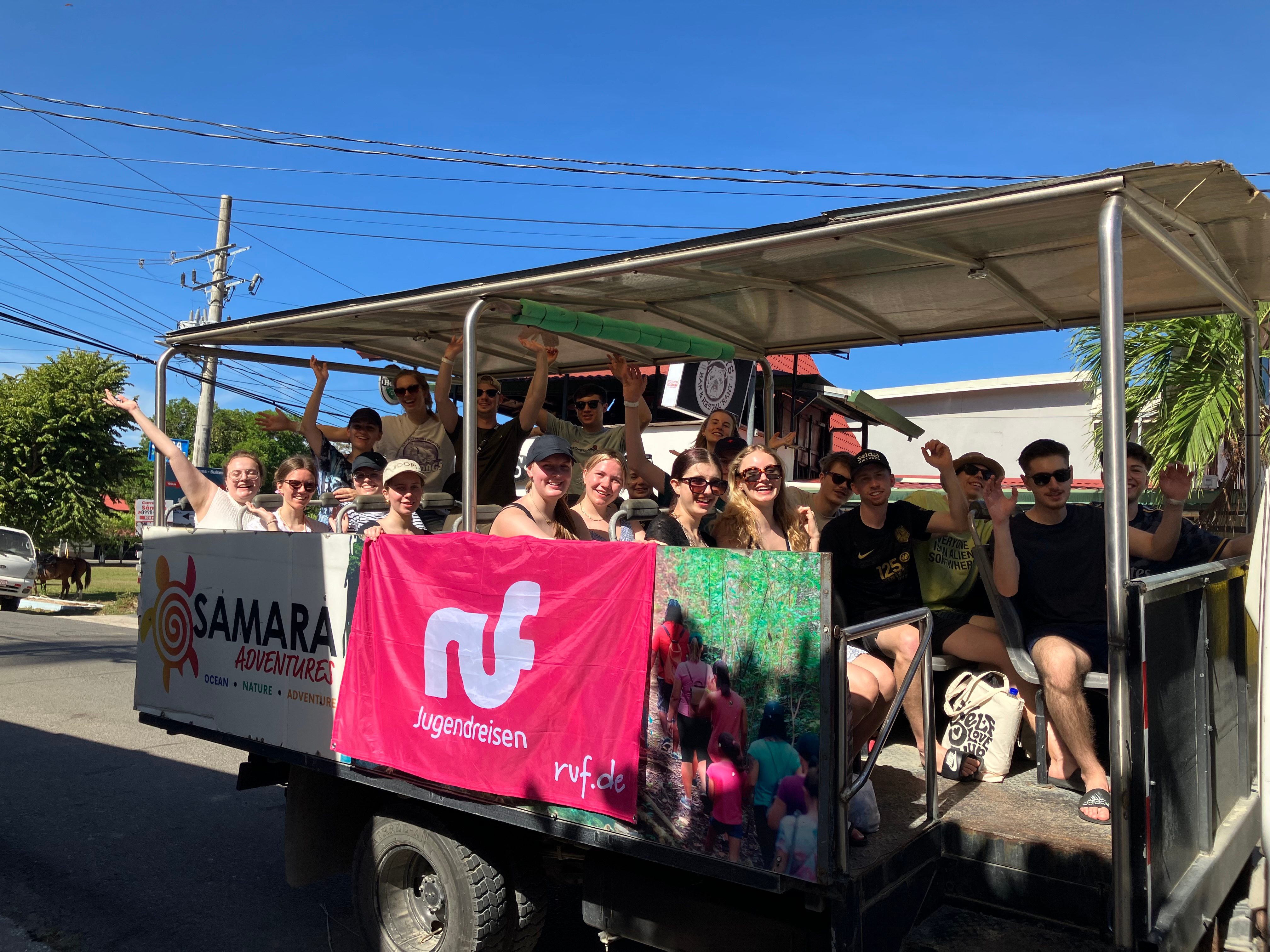 Gäste in einem Samara Adventures Anhänger