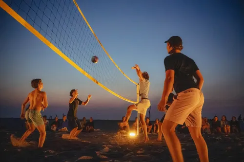 Beachvolleyball am abend