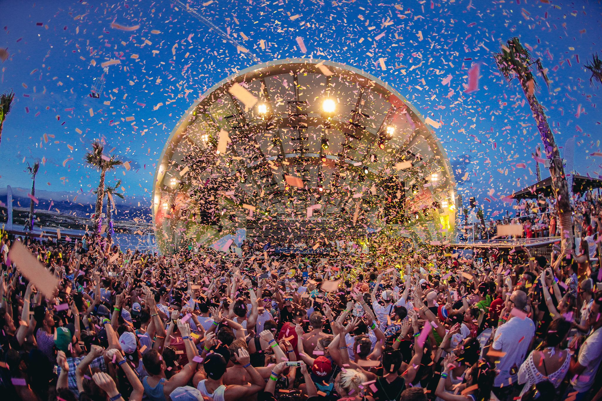 ruf Party mit Konfetti