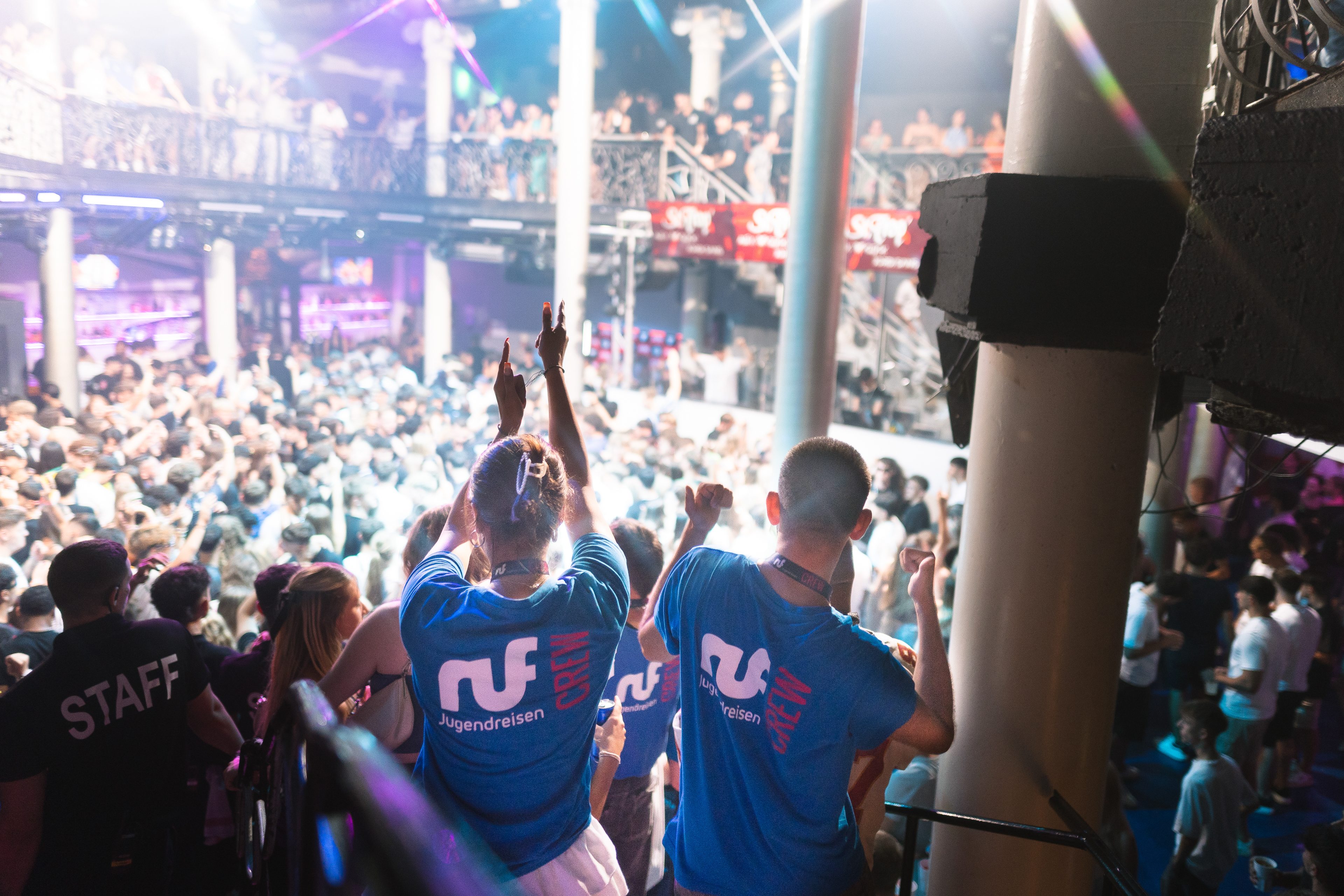 Reiseleiter:innen feiern in St.Trop