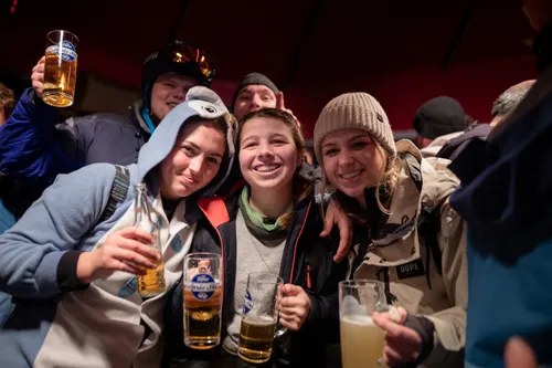 Gäste beim Après-Ski