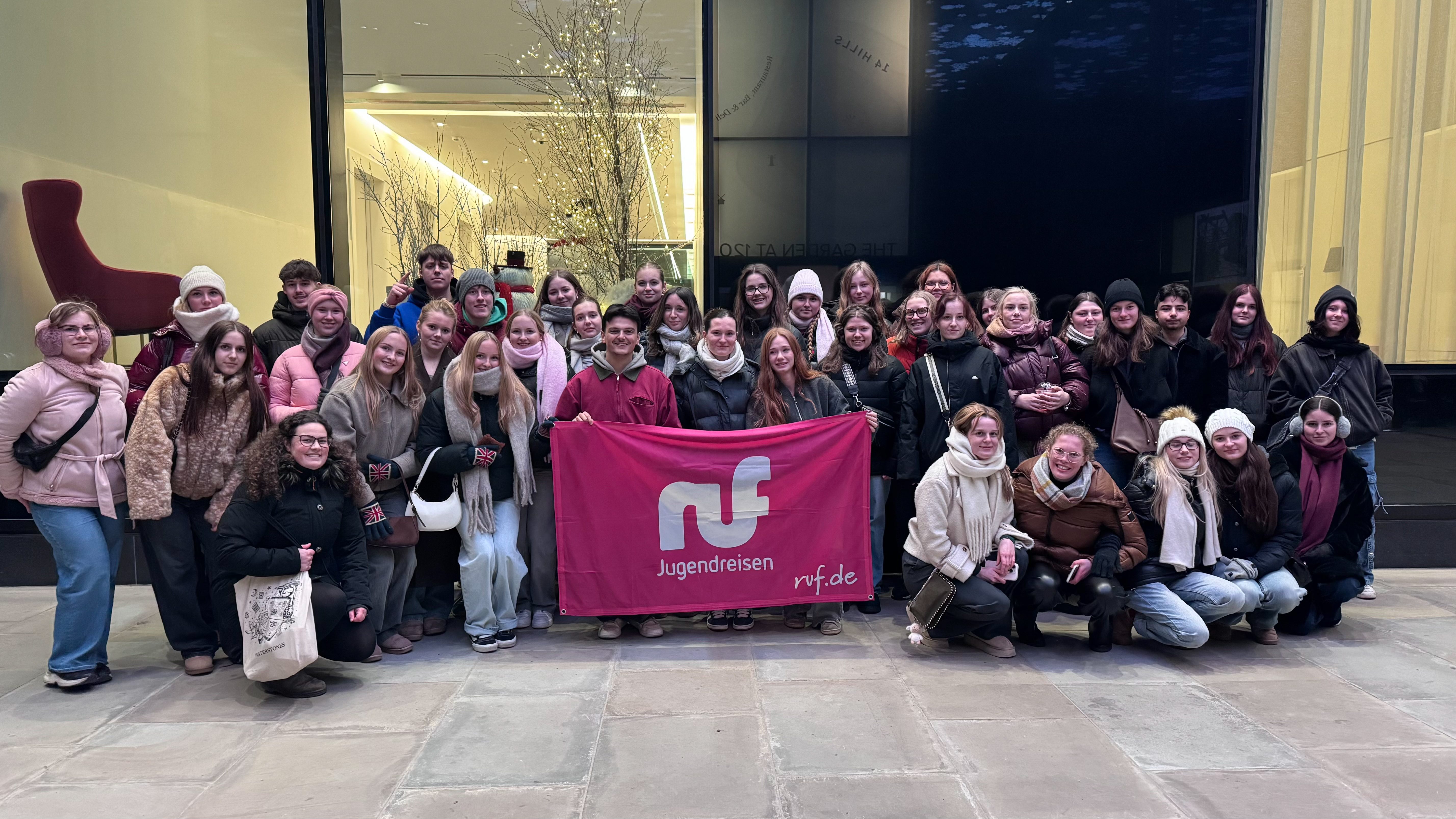 Gruppenfoto mit ruf Flagge
