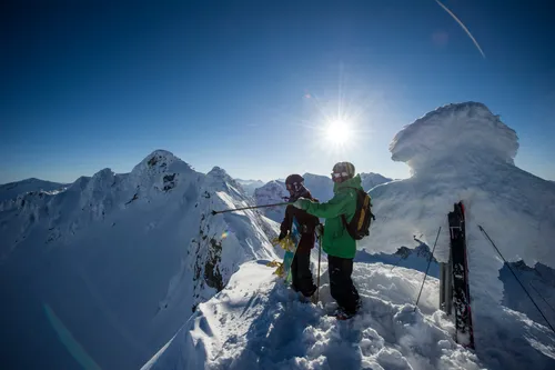 Besucher auf der Bergspitze