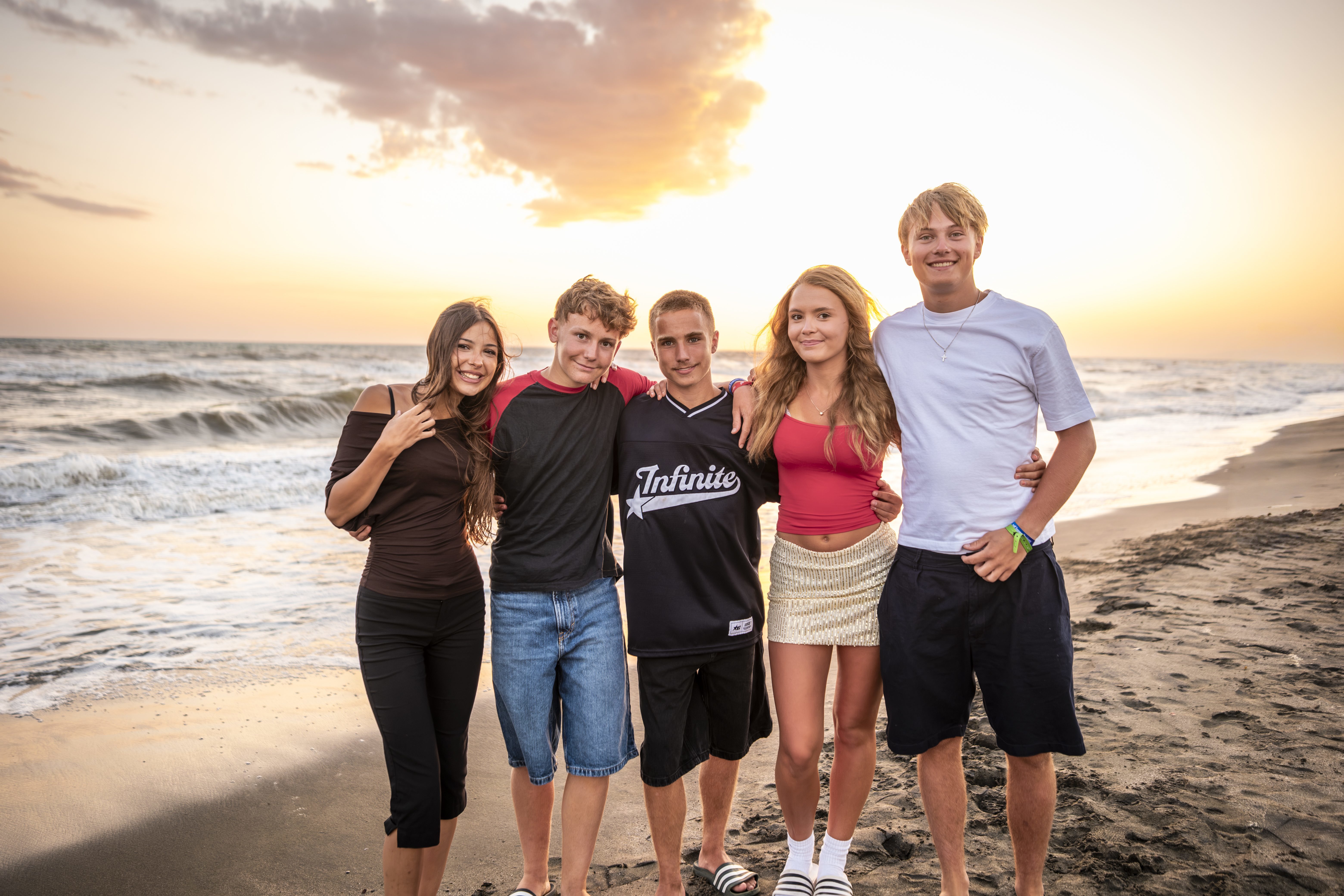 ruf Gäste bei Sonnenuntergang am Strand von Tarquinia